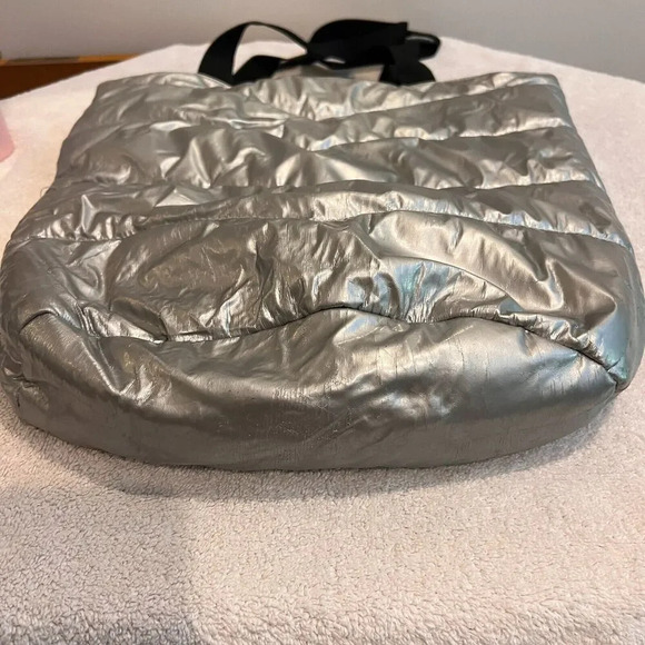 Piper & Blue Metallic Silver Quilted Zipper Tote Bag Puffer Modern Workout - Picture 6 of 10